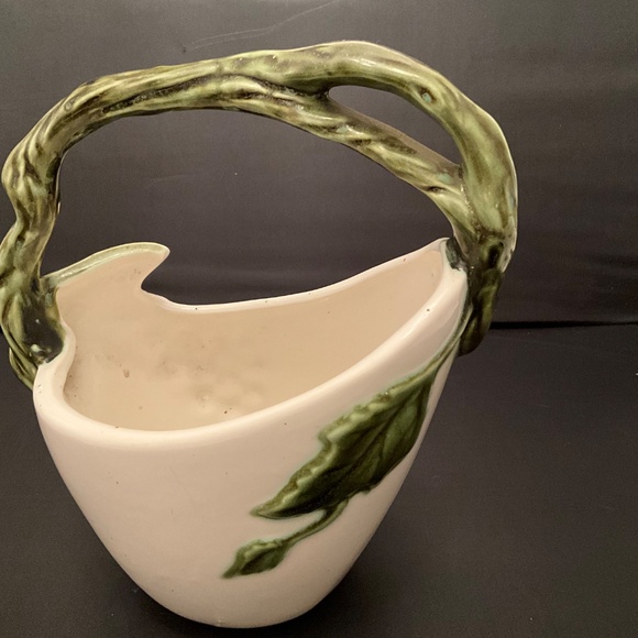 Hull Tuscany Tokay Planter or Basket With Twisted Grape Vine Handle - Picture 2 of 5